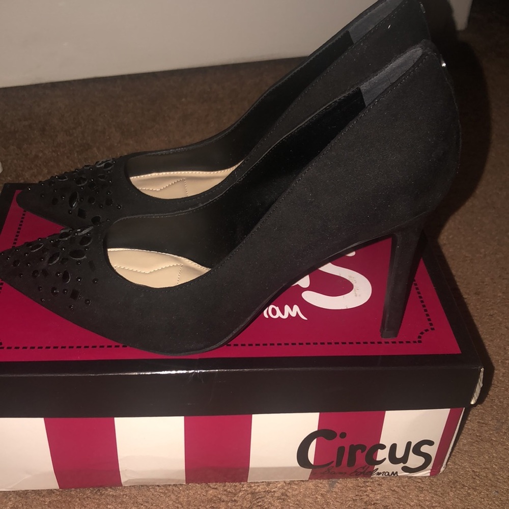 Brand new black pumps